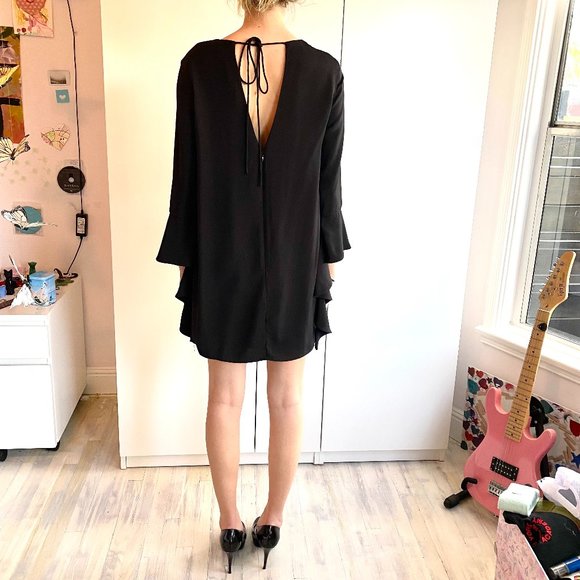 Rare C/MEO Collective black V-neck mini dress with unique flare sleeves - Picture 14 of 16